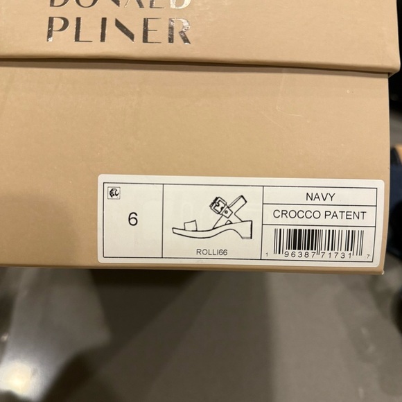 Donald J. Pliner Rolli Platform Silver Buckle Crocodile Leather Sandal, Navy, 6 - Picture 6 of 7